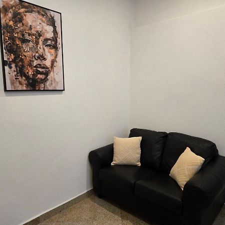 Newly Renovated 2 Rooms Apartment Downtown Neutra Exterior foto