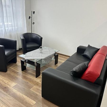 Newly Renovated 2 Rooms Apartment Downtown Neutra Exterior foto