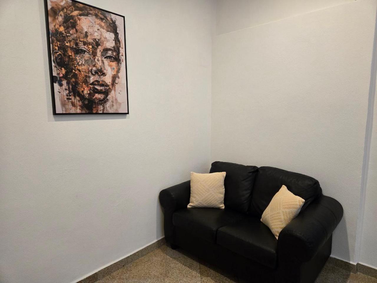 Newly Renovated 2 Rooms Apartment Downtown Neutra Exterior foto